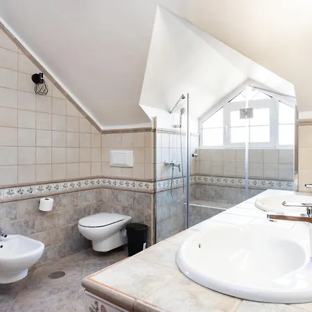 بيت ضيافة Casa Lali Bano Compartido *